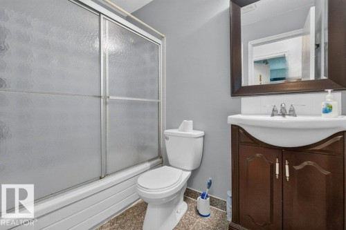 6230 36A Avenue Nw, Edmonton, AB - Indoor Photo Showing Bathroom