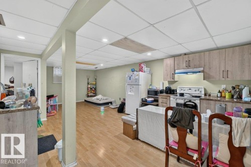 6230 36A Avenue Nw, Edmonton, AB - Indoor