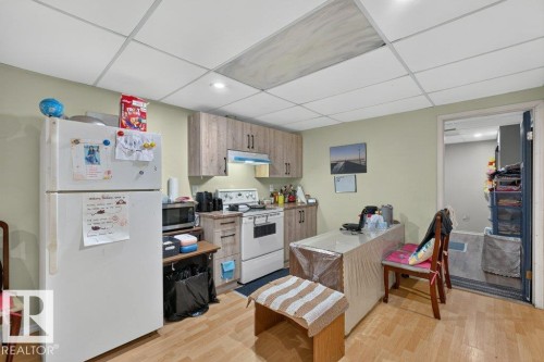 6230 36A Avenue Nw, Edmonton, AB - Indoor Photo Showing Kitchen
