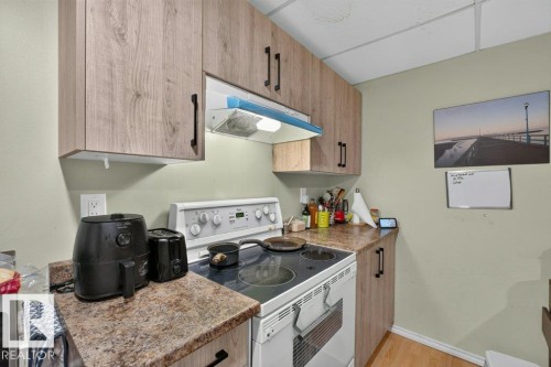 6230 36A Avenue Nw, Edmonton, AB - Indoor Photo Showing Kitchen