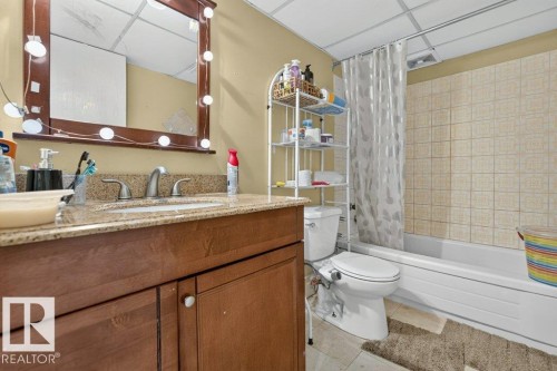 6230 36A Avenue Nw, Edmonton, AB - Indoor Photo Showing Bathroom