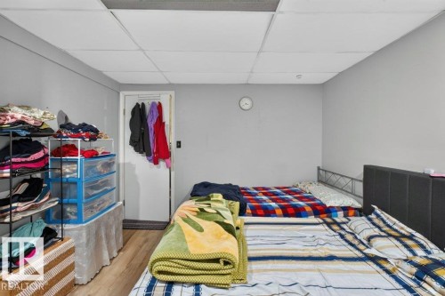 6230 36A Avenue Nw, Edmonton, AB - Indoor Photo Showing Bedroom