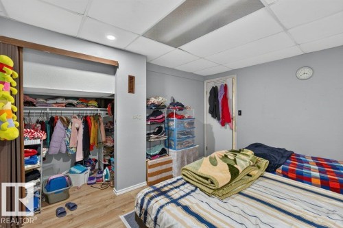 6230 36A Avenue Nw, Edmonton, AB - Indoor Photo Showing Bedroom