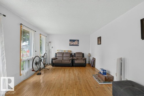 6230 36A Avenue Nw, Edmonton, AB - Indoor Photo Showing Other Room