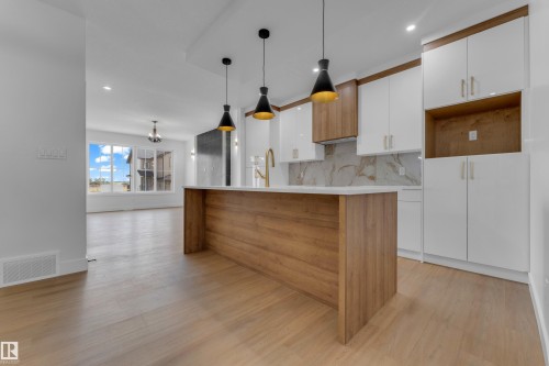 458 Crystal Creek Link, Leduc, AB - Indoor Photo Showing Kitchen