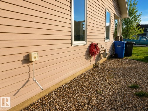 27 Deer Coulee Drive, Didsbury, AB - Outdoor With Exterior