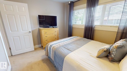 15627 83 Avenue Nw, Edmonton, AB - Indoor Photo Showing Bedroom