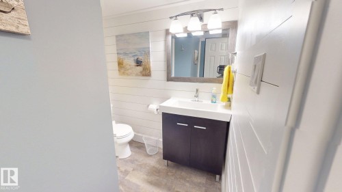 15627 83 Avenue Nw, Edmonton, AB - Indoor Photo Showing Bathroom