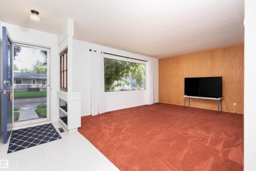 3829 113 Avenue Nw, Edmonton, AB - Indoor