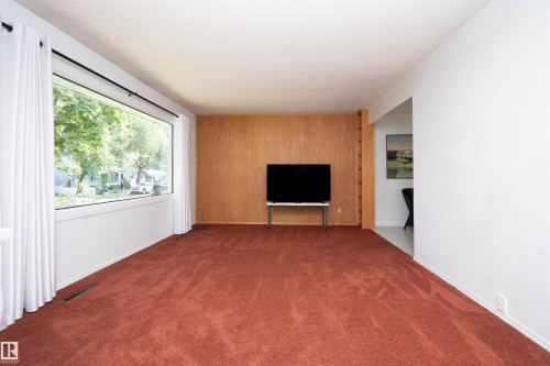 3829 113 Avenue Nw, Edmonton, AB - Indoor