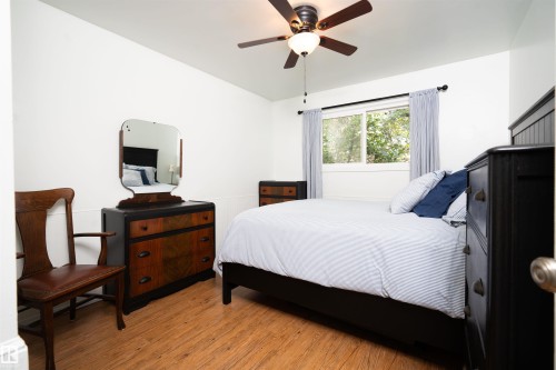 3829 113 Avenue Nw, Edmonton, AB - Indoor Photo Showing Bedroom