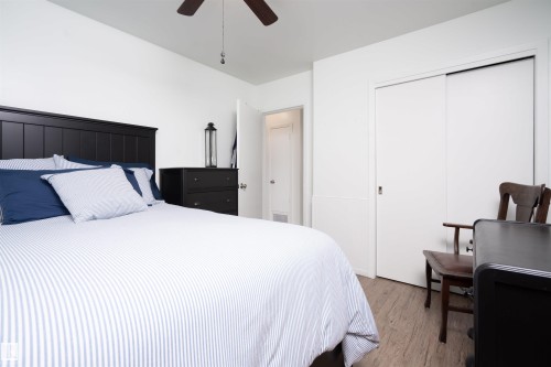 3829 113 Avenue Nw, Edmonton, AB - Indoor Photo Showing Bedroom