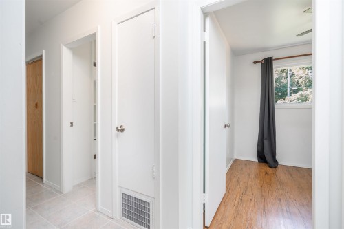 3829 113 Avenue Nw, Edmonton, AB - Indoor Photo Showing Other Room