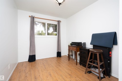 3829 113 Avenue Nw, Edmonton, AB - Indoor