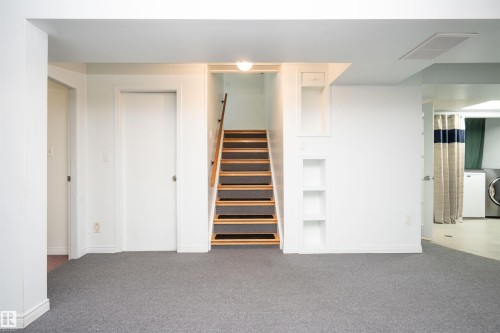 3829 113 Avenue Nw, Edmonton, AB - Indoor