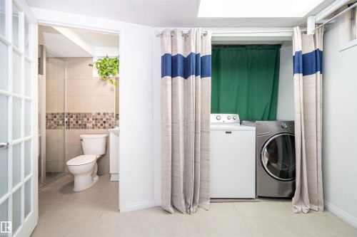 3829 113 Avenue Nw, Edmonton, AB - Indoor Photo Showing Laundry Room