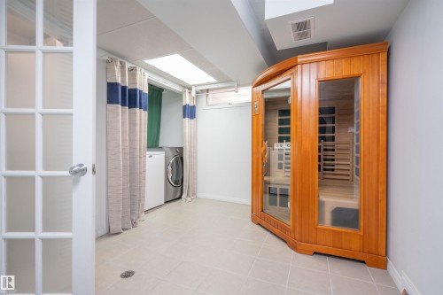 3829 113 Avenue Nw, Edmonton, AB - Indoor Photo Showing Laundry Room