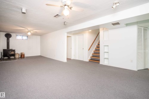 3829 113 Avenue Nw, Edmonton, AB - Indoor