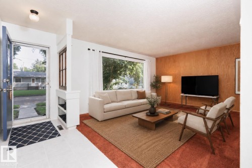 3829 113 Avenue Nw, Edmonton, AB - Indoor Photo Showing Living Room