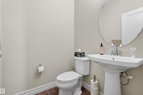 #111 804 Welsh Dr Sw, Edmonton, AB - Indoor Photo Showing Bathroom