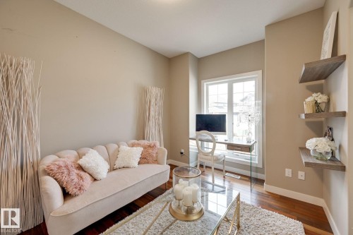 876 Hodgins Road Nw, Edmonton, AB - Indoor Photo Showing Living Room