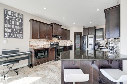 876 Hodgins Road Nw, Edmonton, AB - Indoor Photo Showing Kitchen With Stainless Steel Kitchen With Upgraded Kitchen