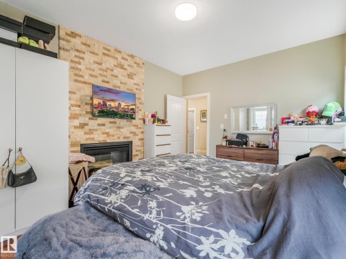 876 Hodgins Road Nw, Edmonton, AB - Indoor Photo Showing Bedroom