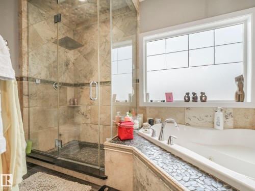 876 Hodgins Road Nw, Edmonton, AB - Indoor Photo Showing Bathroom