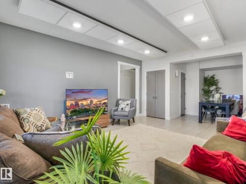 876 Hodgins Road Nw, Edmonton, AB - Indoor