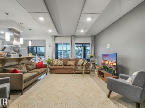 876 Hodgins Road Nw, Edmonton, AB - Indoor Photo Showing Living Room