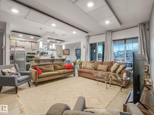 876 Hodgins Road Nw, Edmonton, AB - Indoor Photo Showing Living Room