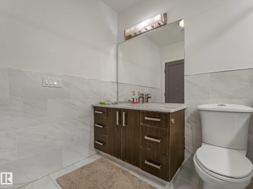 876 Hodgins Road Nw, Edmonton, AB - Indoor Photo Showing Bathroom