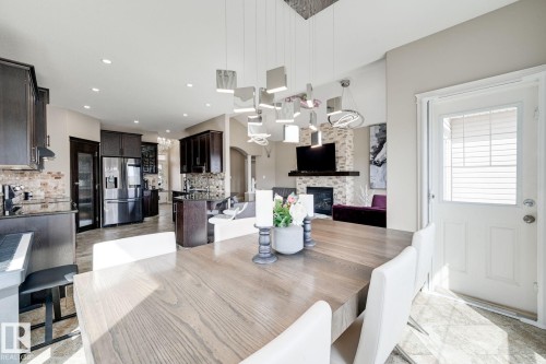876 Hodgins Road Nw, Edmonton, AB - Indoor Photo Showing Dining Room