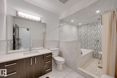 876 Hodgins Road Nw, Edmonton, AB - Indoor Photo Showing Bathroom