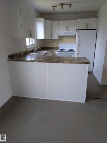 13818 114 Street Nw, Edmonton, AB - Indoor Photo Showing Kitchen