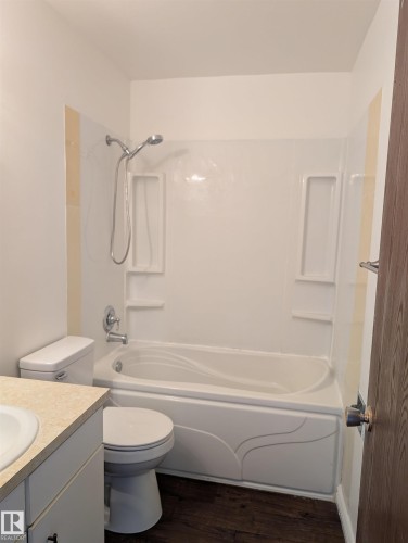 13818 114 Street Nw, Edmonton, AB - Indoor Photo Showing Bathroom