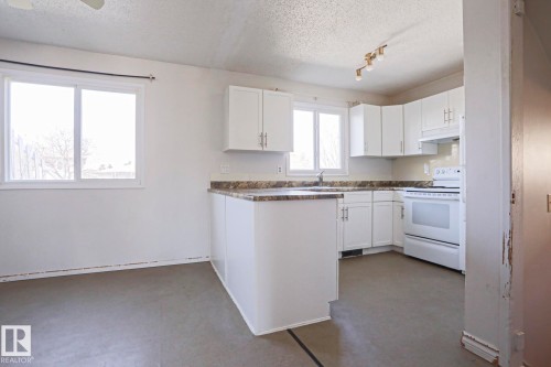 13818 114 Street Nw, Edmonton, AB - Indoor Photo Showing Kitchen