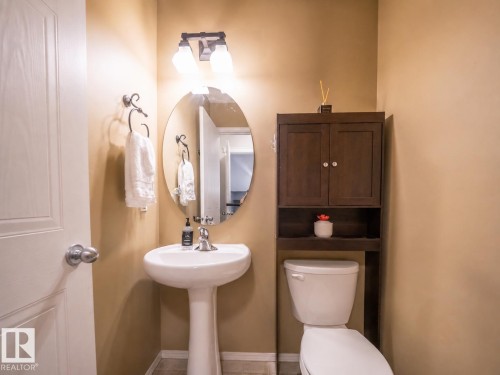 12124 17 Avenue Sw, Edmonton, AB - Indoor Photo Showing Bathroom