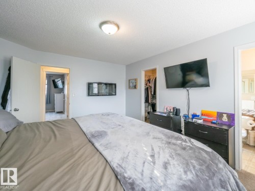 12124 17 Avenue Sw, Edmonton, AB - Indoor Photo Showing Bedroom
