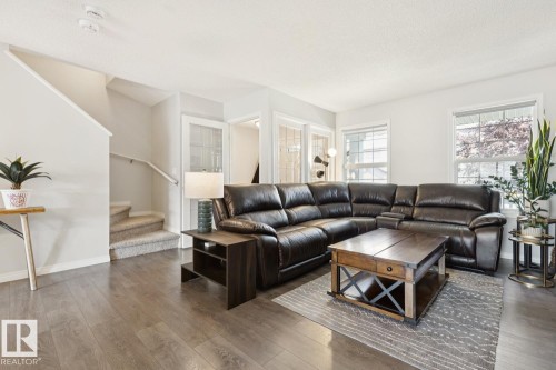 8060 Evans Crescent Nw, Edmonton, AB - Indoor Photo Showing Living Room