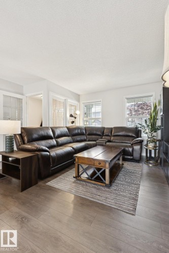 8060 Evans Crescent Nw, Edmonton, AB - Indoor Photo Showing Living Room
