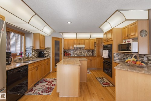433 Twin Brooks Crescent Nw, Edmonton, AB - Indoor Photo Showing Kitchen With Double Sink