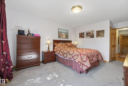 433 Twin Brooks Crescent Nw, Edmonton, AB - Indoor Photo Showing Bedroom