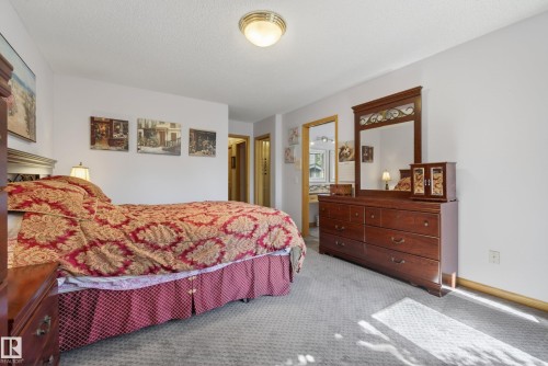 433 Twin Brooks Crescent Nw, Edmonton, AB - Indoor Photo Showing Bedroom