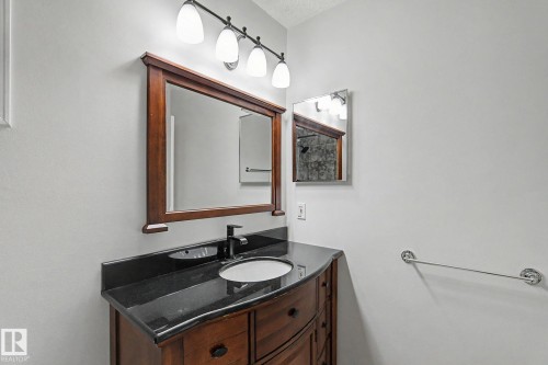 29 Mathias Avenue, Spruce Grove, AB - Indoor Photo Showing Bathroom