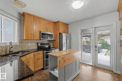 29 Mathias Avenue, Spruce Grove, AB - Indoor Photo Showing Kitchen With Double Sink