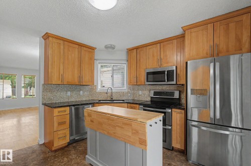 29 Mathias Avenue, Spruce Grove, AB - Indoor Photo Showing Kitchen