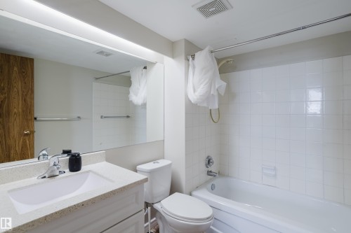 #1002 10149 Saskatchewan Dr Nw, Edmonton, AB - Indoor Photo Showing Bathroom