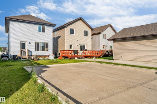 Concrete pad with a surrounding grass border - 2040 24 Street Nw, Edmonton, AB - Outdoor