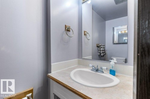 3237 132A Avenue Nw, Edmonton, AB - Indoor Photo Showing Bathroom